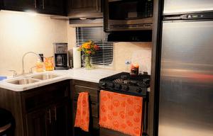 Highland Ridge Open Range Ultra Lite 31ft Sleeps 8