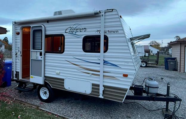 2013 Coachmen RV Clipper Ultra-Lite 14R This is