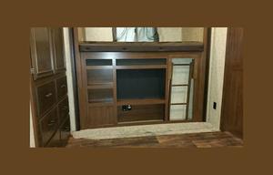 2017 2 Bed/2 Full Ba 43' 5th Wheel + Pool and Hot Tub Option + 2 Bed / 2 Ba House Option