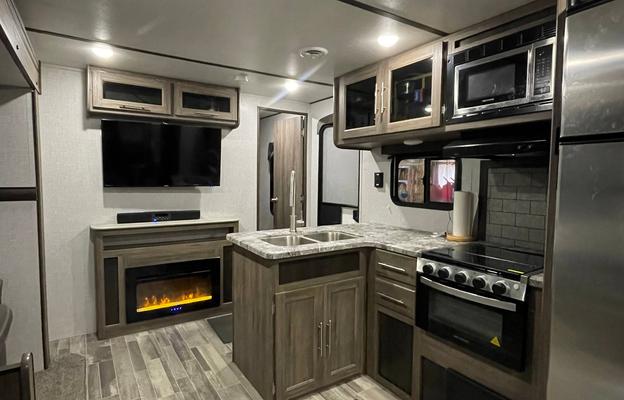 2021 CrossRoads RV Zinger ZR320FB
