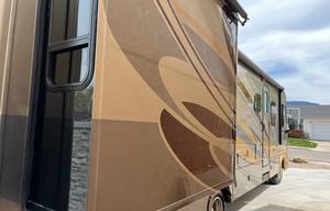 Holiday Rambler Admiral 32V