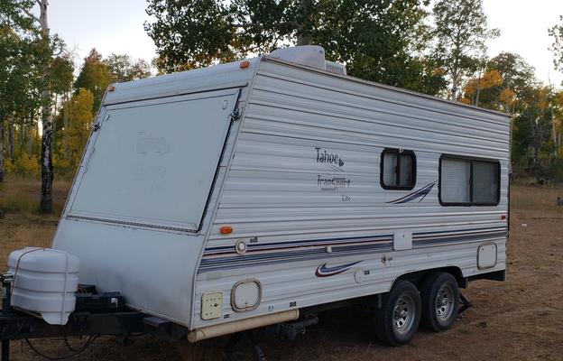 2002 Tahoe Lite Camper sleeps 4