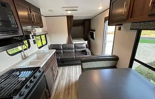 Spacious Clean 29' Jayco Baja Travel Trailer