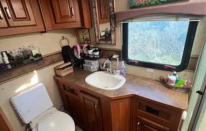 2011 Damon Challenger 368 RV rental photo 10