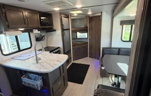 Bunkhouse/Outdoor Kitchen-Sleeps 8-Delivery Avail