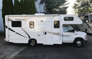 2013 Thor Motor Coach Majestic