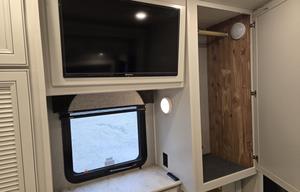 2022 Fleetwood RV Bounder 35K
