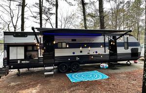 Large RV w Bunk House & Outdoor Kitchen & Grill
