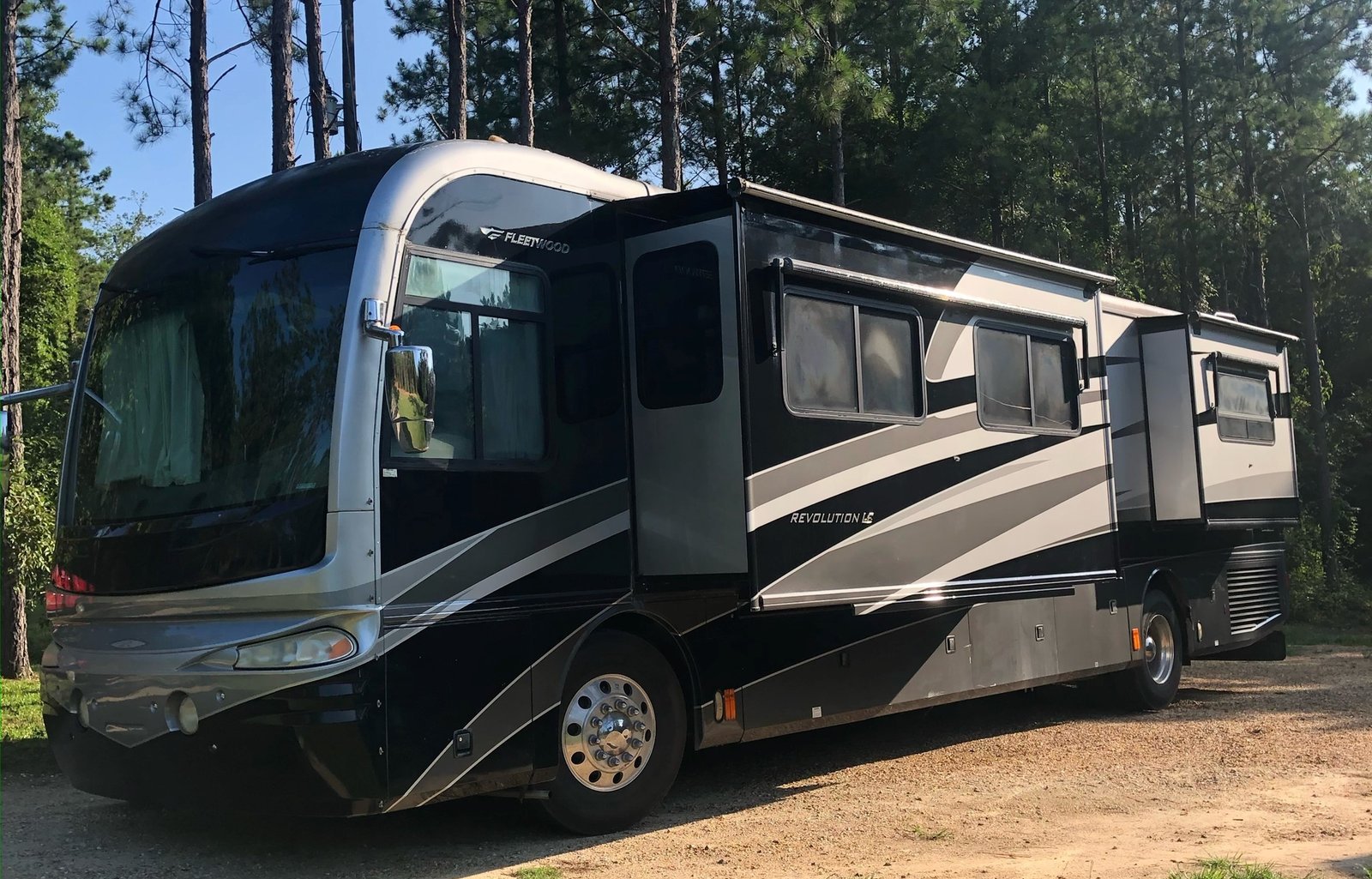 2004 Fleetwood RV Revolution LE 40E