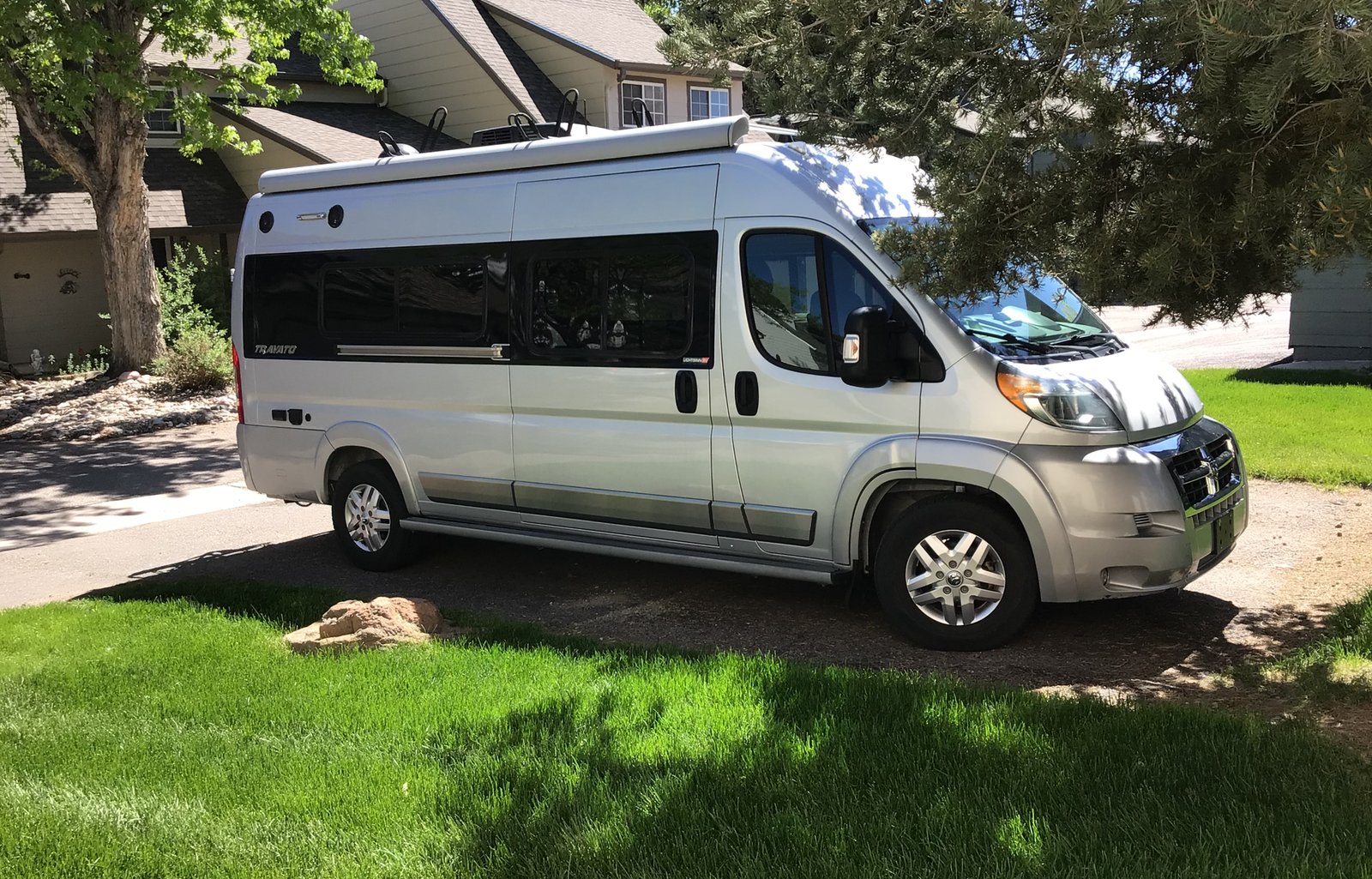 TINY HOUSE ON WHEELS - Deluxe Winnebago Travato