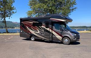 2020 Qwest 24R RV rental photo 6
