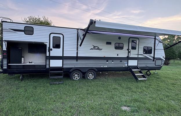 Glamping Good Times! - 2022 Jayco 38BHDS