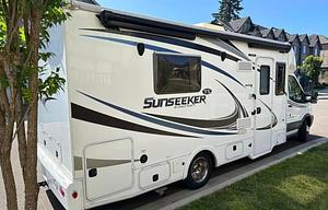 25 FT Class C - PET FRIENDLY Sleeps 3