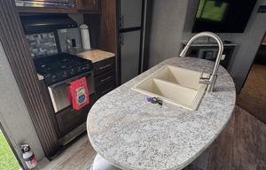 Haven on wheels! 2018 Crossroads Zinger Sleeps 10+