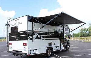 Cozy 23' Class C Motorhome | Sleeps 5