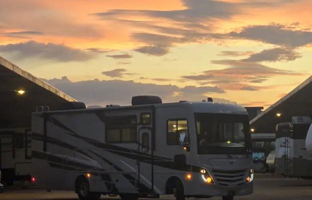 2024 Fleetwood Flair – Ultimate Luxury on Wheels!