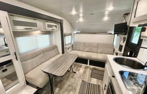 Sleeps 5, lots of upgrades! 600W solar system