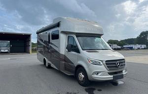 The Wayfarer Luxe – Tiffin Mercedes Diesel Class C
