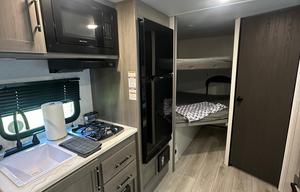 The Getaway Queen -Bunkhouse- Sleeps 6-8