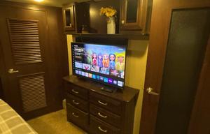 2016 Voltage V3970 RV rental photo 4