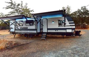 2022 CrossRoads Zinger 333D Travel Trailer 33'