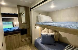 2022 Palomino Puma 32BH2B RV rental photo 14