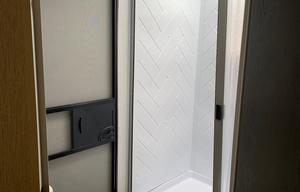 Family and pet friendly camper with King-size bed!