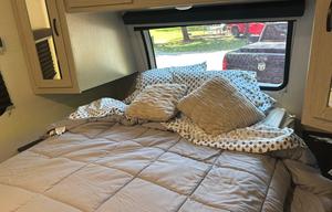 Family Bunkhouse Coachmen Apex Ultra-Lite 300BHS