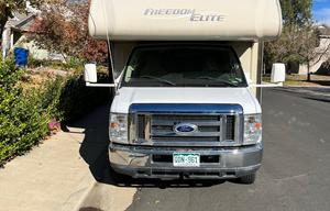 2015 Thor Freedom Elite 28’ Motorhome, Low Mileage