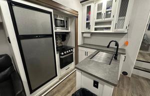 Family Friendly 5th wheel with bunkhouse!!