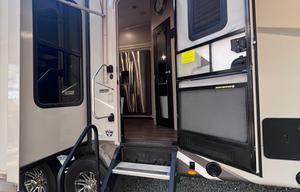The Eagle Retreat – Luxury Jayco Eagle King Suite