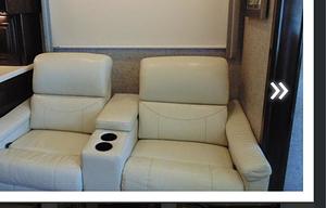 2017 Thor Motor Coach Miramar 34.4