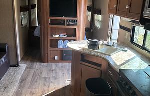 2015 Dutchmen RV Aspen Trail 2810BHS RV rental photo 4