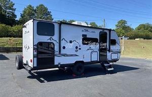 2025 Cherokee Wolf Pup Black Label 17JWBL RV rental photo 6