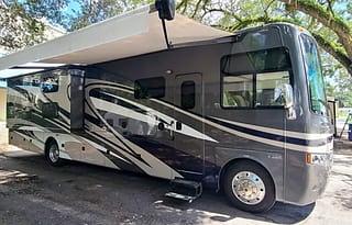 2017 Thor Motor Coach Miramar 37.1 Bunk