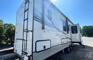 Montana Legacy | Large Luxurious RV with 5 slides