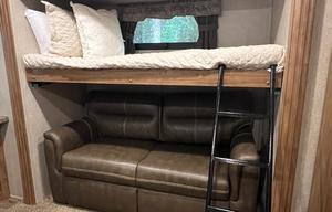 Great Family Friendly Camper With Bunkroom