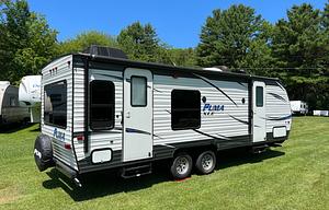 Beautiful Palomino Puma XLE Lite 25RSC