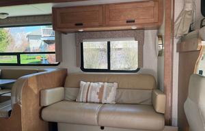2017 LIKE NEW Winnebago Minnie 31K Sleeps 8!
