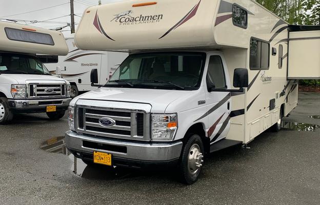 JOEY - 2019 Coachmen Freelander M-26 RS