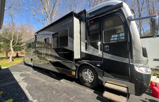 2005 Fleetwood Rv Revolution LE 40E