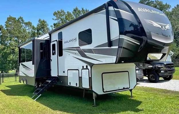 2bdr/2bth 5th wheel