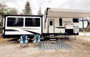 Phoenix Luxe Retreat – 2 Bedroom Family 5th Wheel