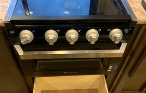 "Tiny" 2019 Thor Motor Coach Freedom Traveler 24HE