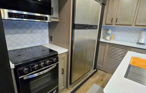 The Easy Living Retreat | Spacious RV + 1.5 Bath