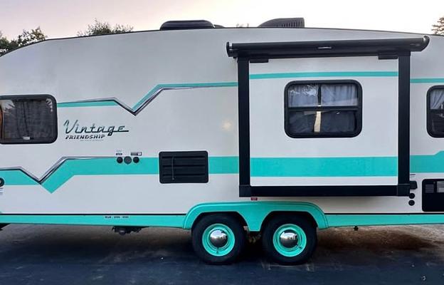 K & M’s Vintage Voyager (Delivery only)