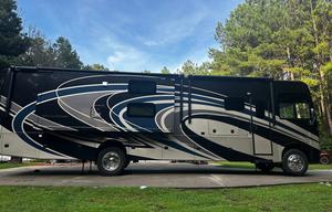2019 Thor motor coach challenger 37tb