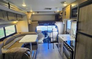 The Easy Escape | Sleeps 5 | BNA Pickup Available