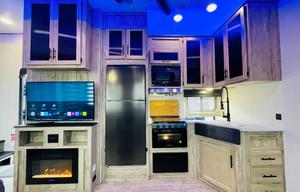 2022 Cherokee Arctic Wolf Fifth-wheel