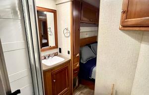 Get Out of Town 2018 Winnebago Sunstar 31BE